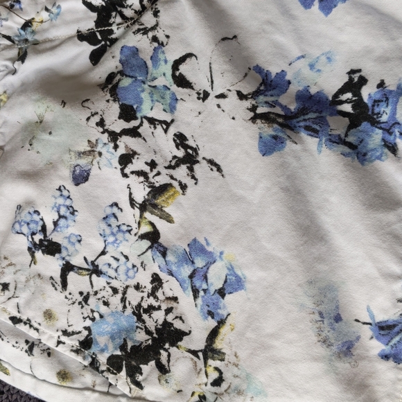 LOFT Lilac Floral 4" Shorts Sz 8 - Picture 10 of 11
